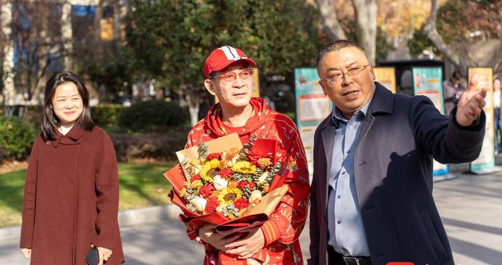 江苏省首个“美猴王书屋”在南京揭牌！六小龄童与小营小学学子畅谈《西游记》