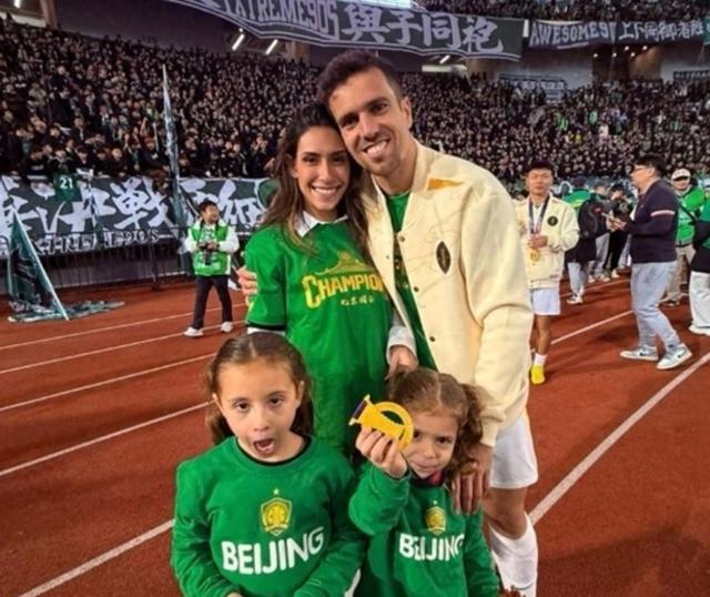 北京国安归化国脚塞尔吉尼奥力挺国足新帅邵佳一，承诺全力为国效力