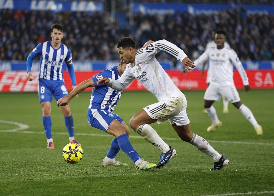 贝林厄姆值1.6亿吗？对比其他9个亿元中场，皇马赚大了还是亏了？