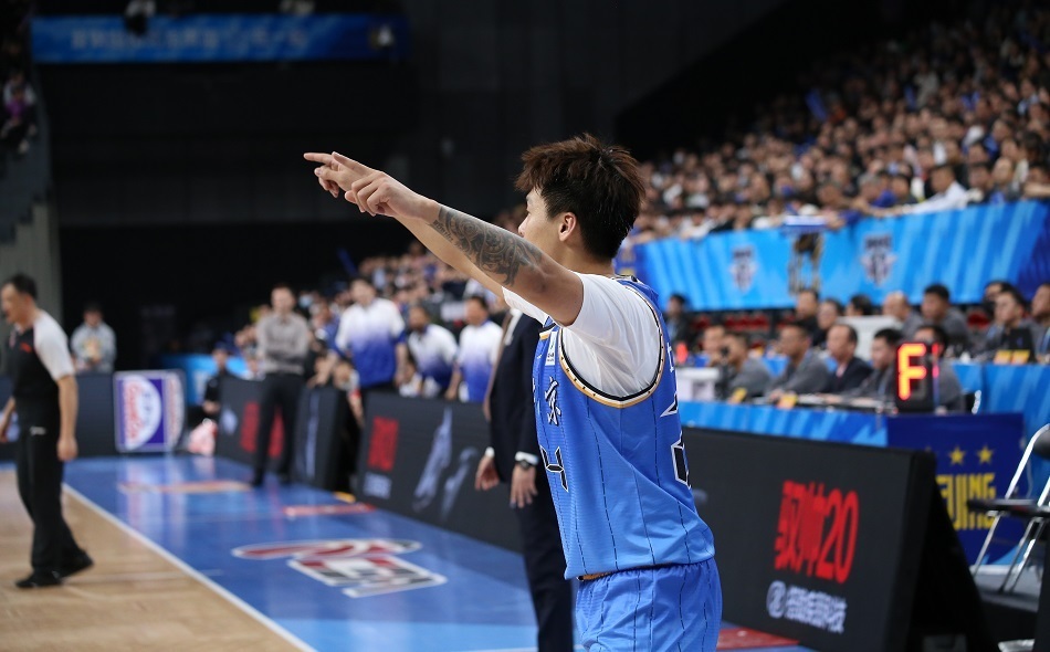 27分惨败！新疆男篮输得心服口服，CBA强强大战：1将令郭士强颤抖