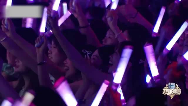 金玟岐上综艺太紧张，王源偷偷用气声加油，小动作太暖心