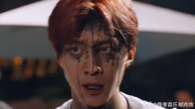 范丞丞吃不了一点亏 拿墨水枪追着姚译添喷，真的太爽了！