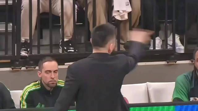 辽宁男篮战胜浙江广厦，杨鸣为何会愤怒的换下俞泽辰？