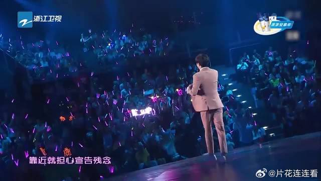 陈立农演唱《陪你飞》，清澈嗓音 一出，真的好好听呀