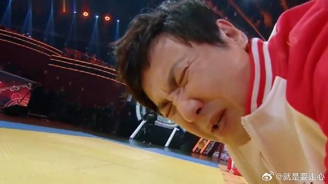 劈叉大接力，沈腾老胳膊老腿的，拼到腿抽筋