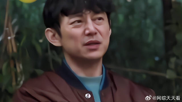 艺兴好心却办了坏事，何炅满眼心疼：你得帮他一下！