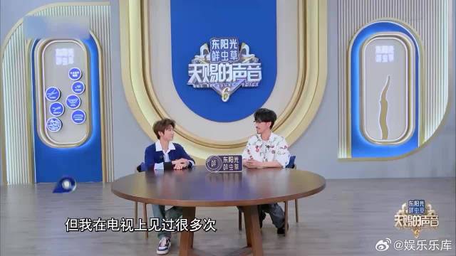 王源贴脸开大！当周传雄面唱《寂寞沙洲冷》，开口碾压原唱