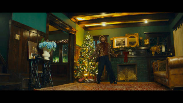 蔡徐坤新歌What a Day假日版MV上线