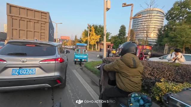 丰田车主：赶紧走，再不走该抬我了