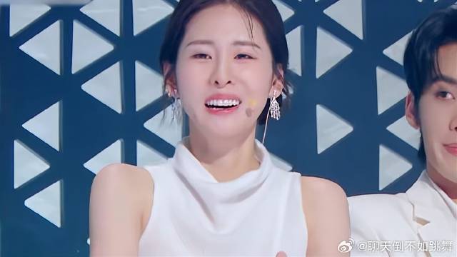 不愧是韩团C位出道！肖俊开嗓惊呆张碧晨，直呼有压力！