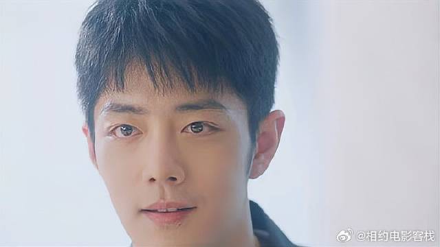 暗恋是一个人的兵荒马乱，花十年靠近你