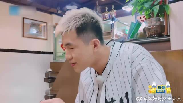 郭艾伦运气也是没谁了，这回真的吃撑了，努力咀嚼好心酸