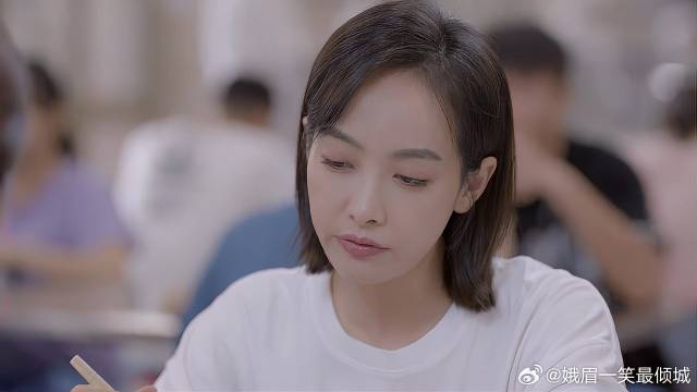 前任刚分手，就当面去关心她闺蜜，前女友气炸！