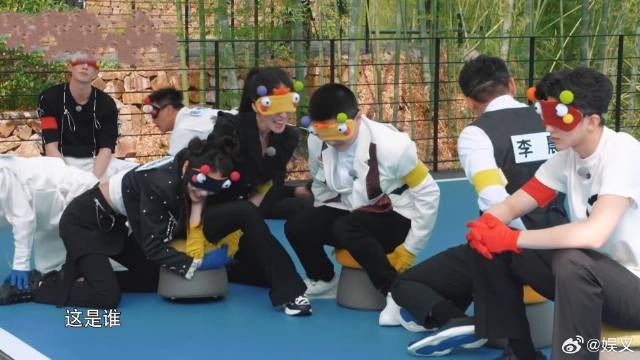 女汉子baby，一把甩开张碧晨抢走凳子，这彪悍劲没谁了！