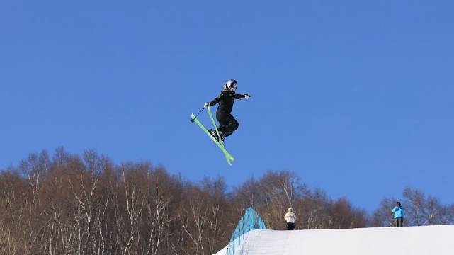 云顶大跳台训练 一人，一妈，一教练