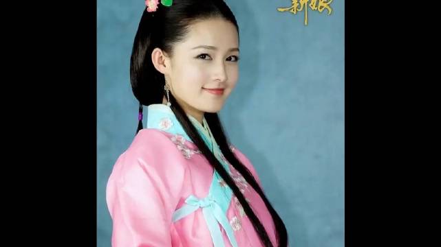 大婚之日，女孩刚嫁入豪门就得知自己的新郎是个傻子