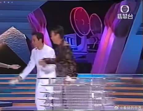 张国荣王菲同台为吴君如颁发金像影后