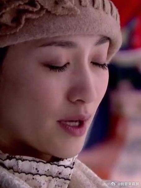 来不及说我爱你：李小冉洋裙配毛衣帽，温婉气质让钟汉良沦陷