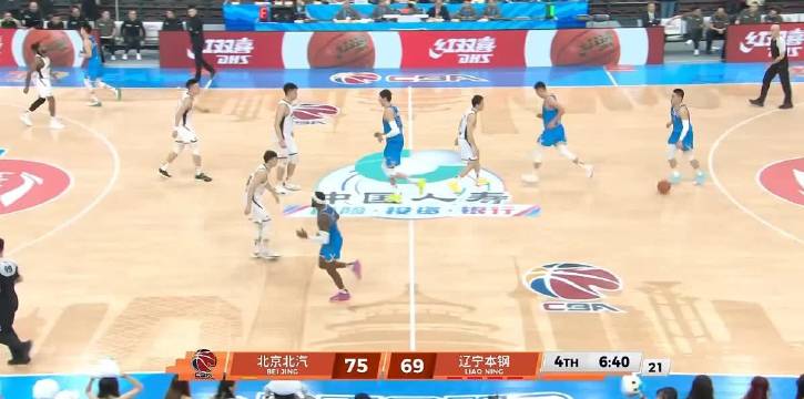 杨鸣连吃两T被驱逐，裁判判罚引热议