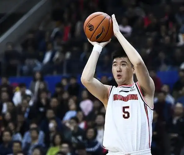 前CBA射手王薪凯签约广东百家姓篮球赛 杜锋期待其推广草根篮球