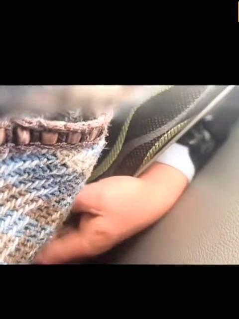 女孩公交取证对峙猥亵者致其被拘