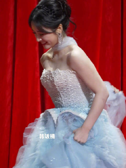 沈月红毯直拍 美我一大跳