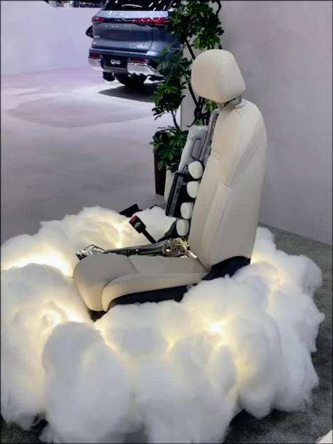 东风日产N6跨界营销，零压云毯大沙发升维汽车价值