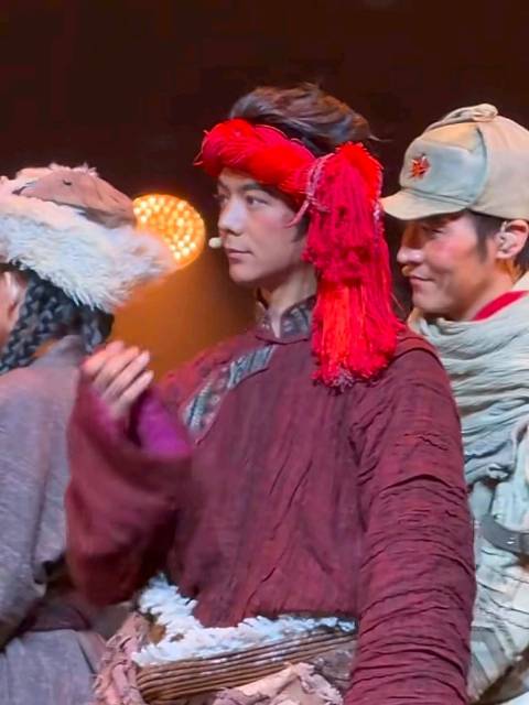 丁真谈人生挑战与演艺梦想