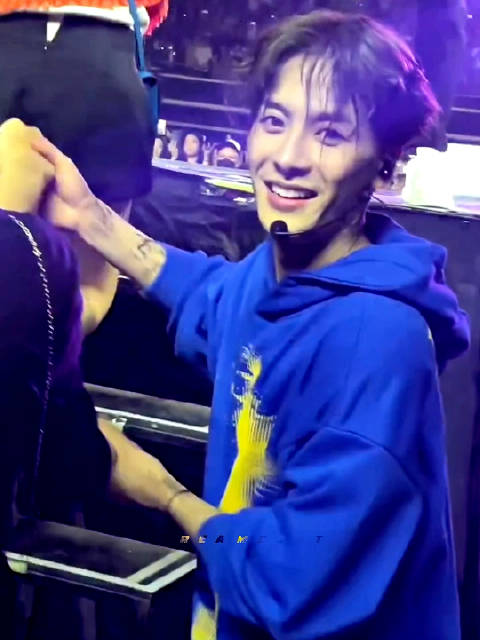 管他是现在 或未来我陪着你走