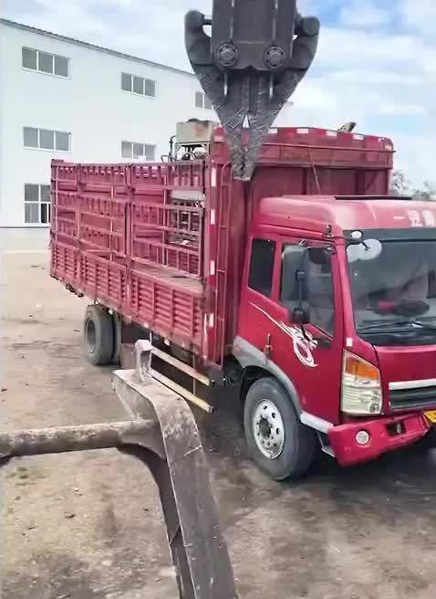 报废卡车的机械化拆解