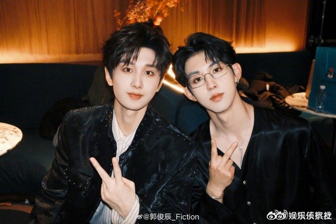 郭俊辰圈内人脉广，成毅李一桐等好友齐聚