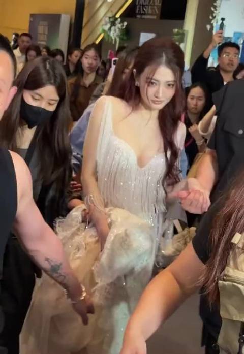 这是那个明星，好有气质