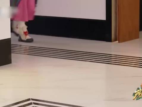 宋雨琦王楚然同框穿名族服饰引关注