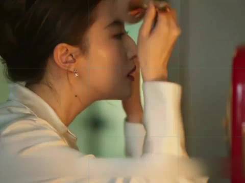 黄亦玫无法忍受方协文的操控，决定坚决离婚并反击