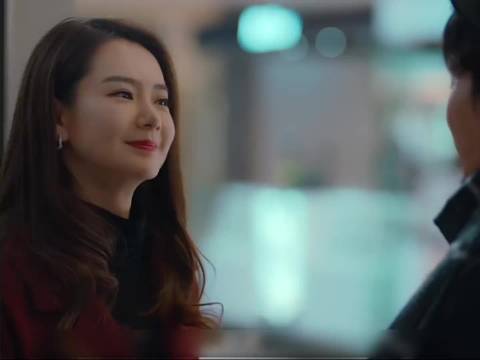 女人被软饭男PUA，第一次约会就送了对方一万元储蓄卡