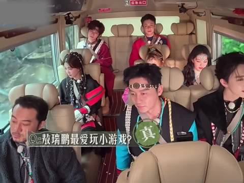 李晨打着石膏还过去给白鹿宋雨琦过生日，网友：只要别送石头就行