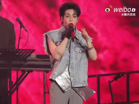 曾舜晞《Dehors》《吻你吻上太空》连登热单榜