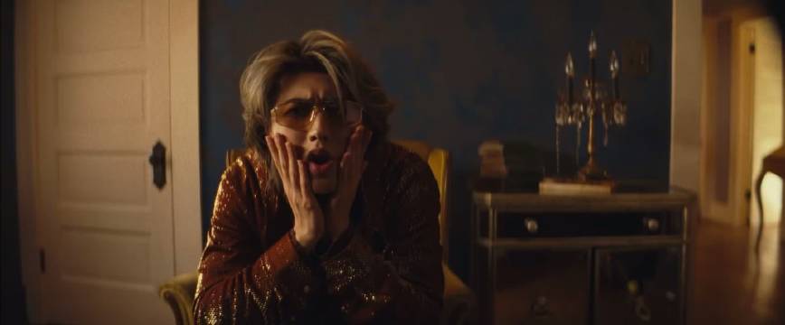 蔡徐坤新歌展现独自在家状态，镜子前开嗓床上蹦跶