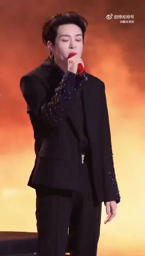 曾舜晞《吻你吻上太空》登热单榜，跨界歌手实力获赞