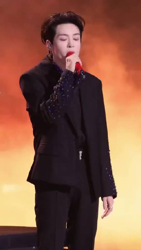 曾舜晞《Dehors》《吻你吻上太空》连续两年登顶热单