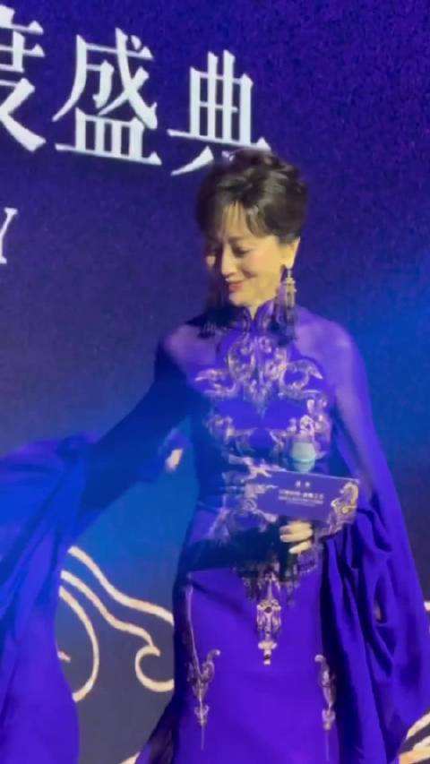 赵雅芝京剧紫衣甩袖尽显程式之美