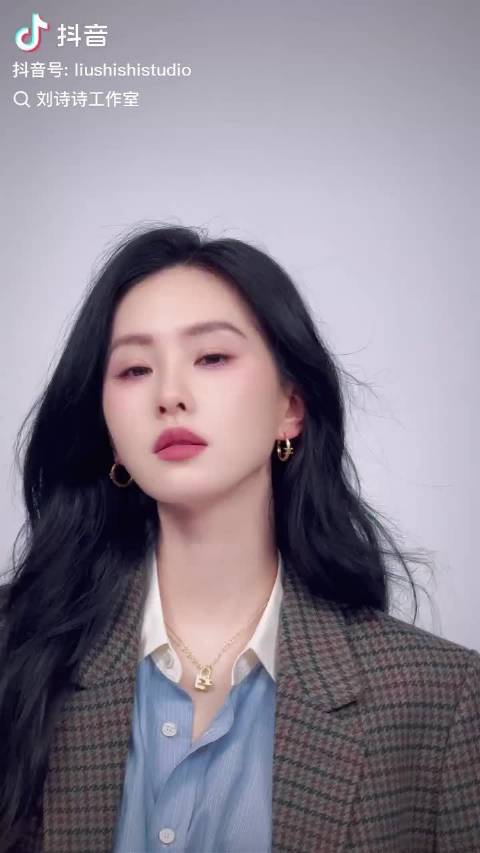 你看这万千世界，山川河流，日月星辉，哪儿都不如你， @刘诗诗@刘诗诗