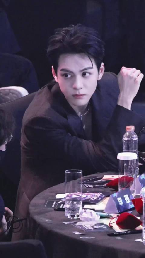 曾舜晞简直就是豪门贵公子范！这个造型真的把我迷死了！