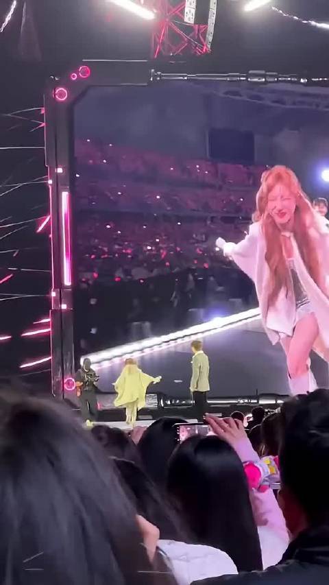 宋雨琦在助阵汪苏泷演唱会上的一个动作又再次证明了她真的是人美心善