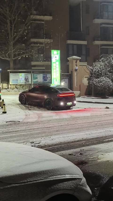 后驱车：下雪天的我，没办法从从容容，游刃有余了