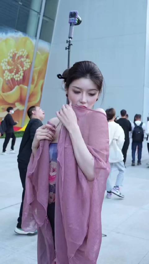 她为什么总给人一种很燥热的感觉