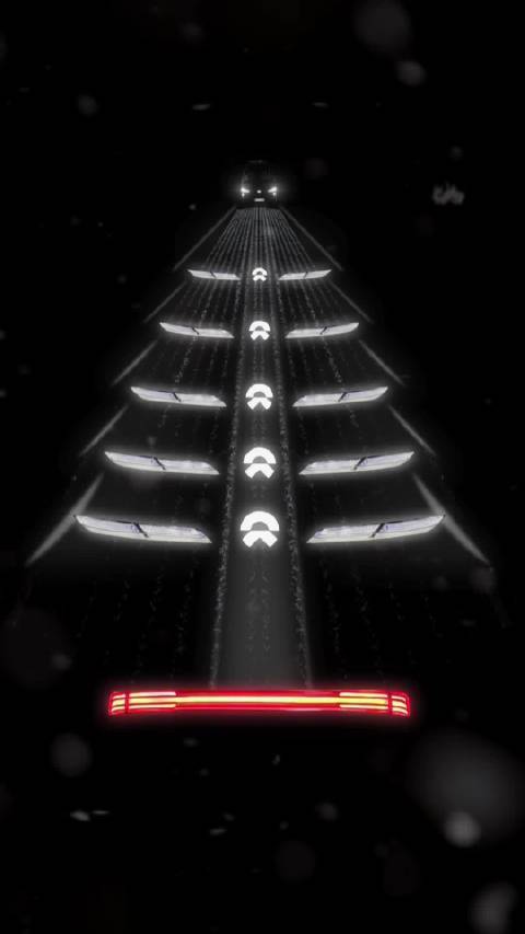 蔚来你不用拍圣诞宣传片 我们车主自己会拍 今年的圣诞树由 蔚来es8 派送