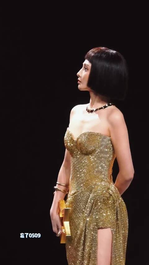 彭小苒频变脸引热议，东宫后难再出圈