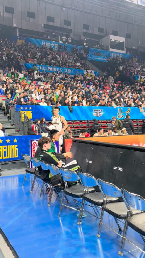 辽宁客场不敌北京，吃到赛季首败，赛后李晓旭和付豪看上去挺无奈的