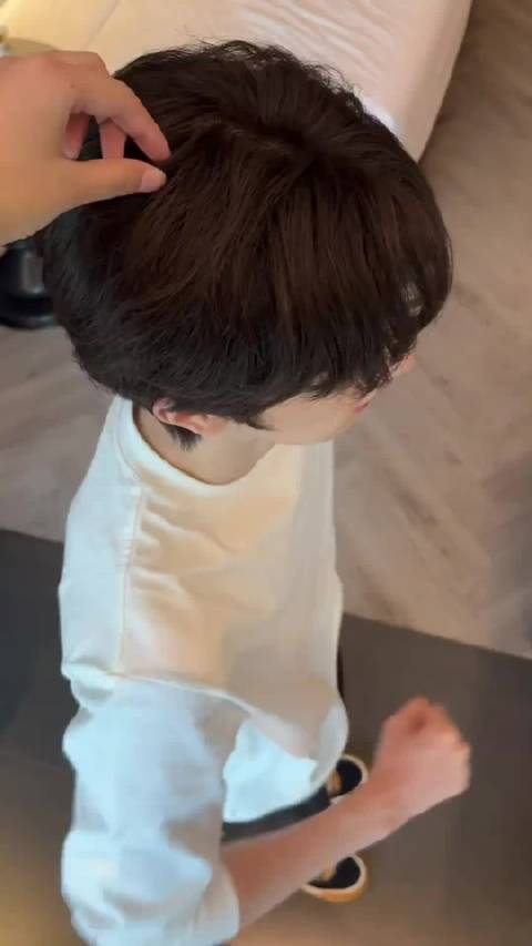 一想到林一长得那么高，现在拍这个视角我就感觉真的好萌啊，太有反差感了